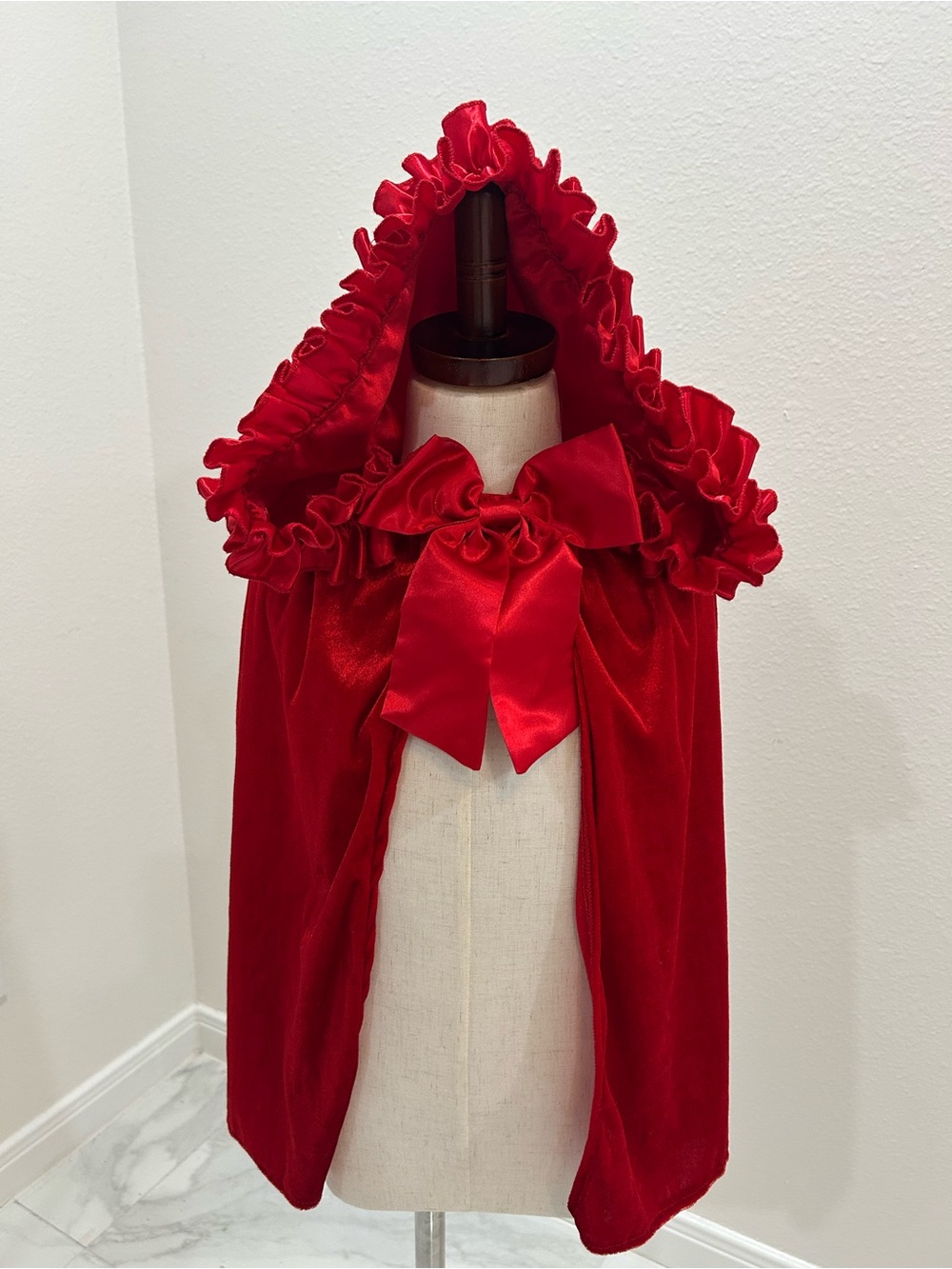 Dream Play Imagine Red Ruffle Hooded Velvet Cape Cloak with Bow, Toddler Size 3T